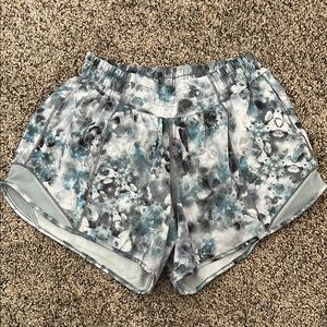 Lululemon Hotty Hot Low-Rise Lined Short 4”